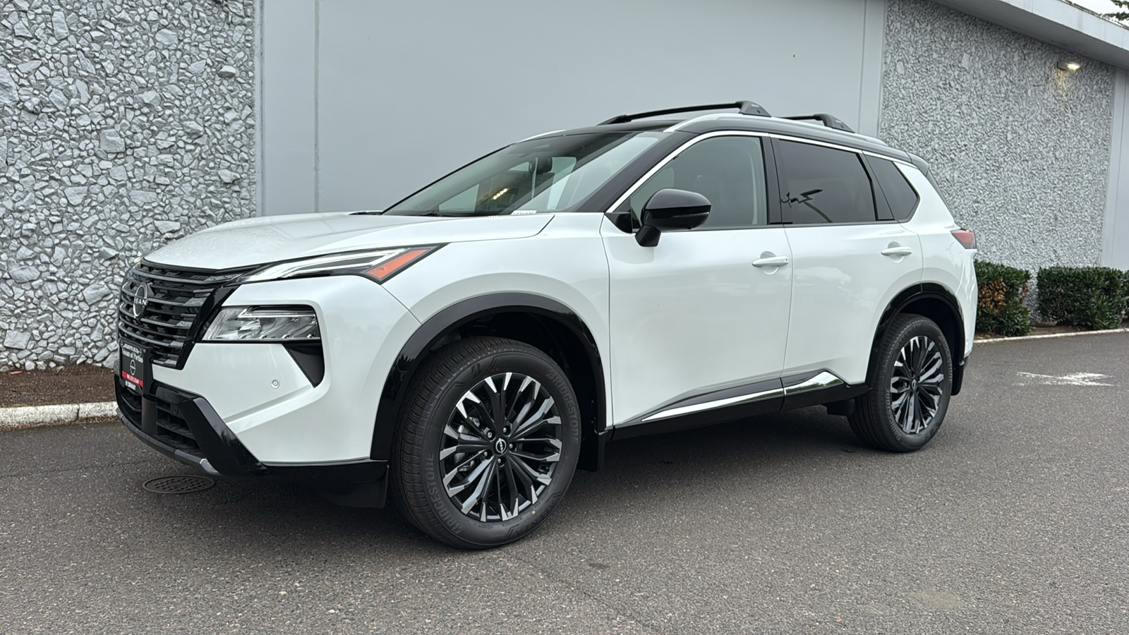 2026 Nissan Rogue SV photo 2