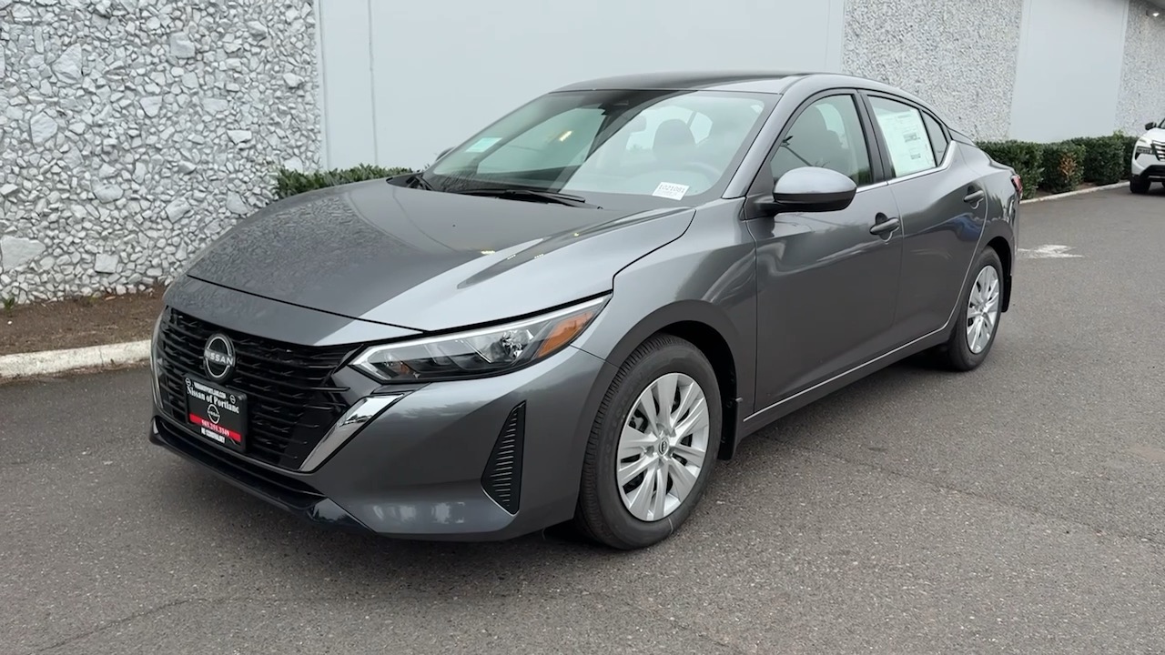 2025 Nissan Kicks Play S photo 2