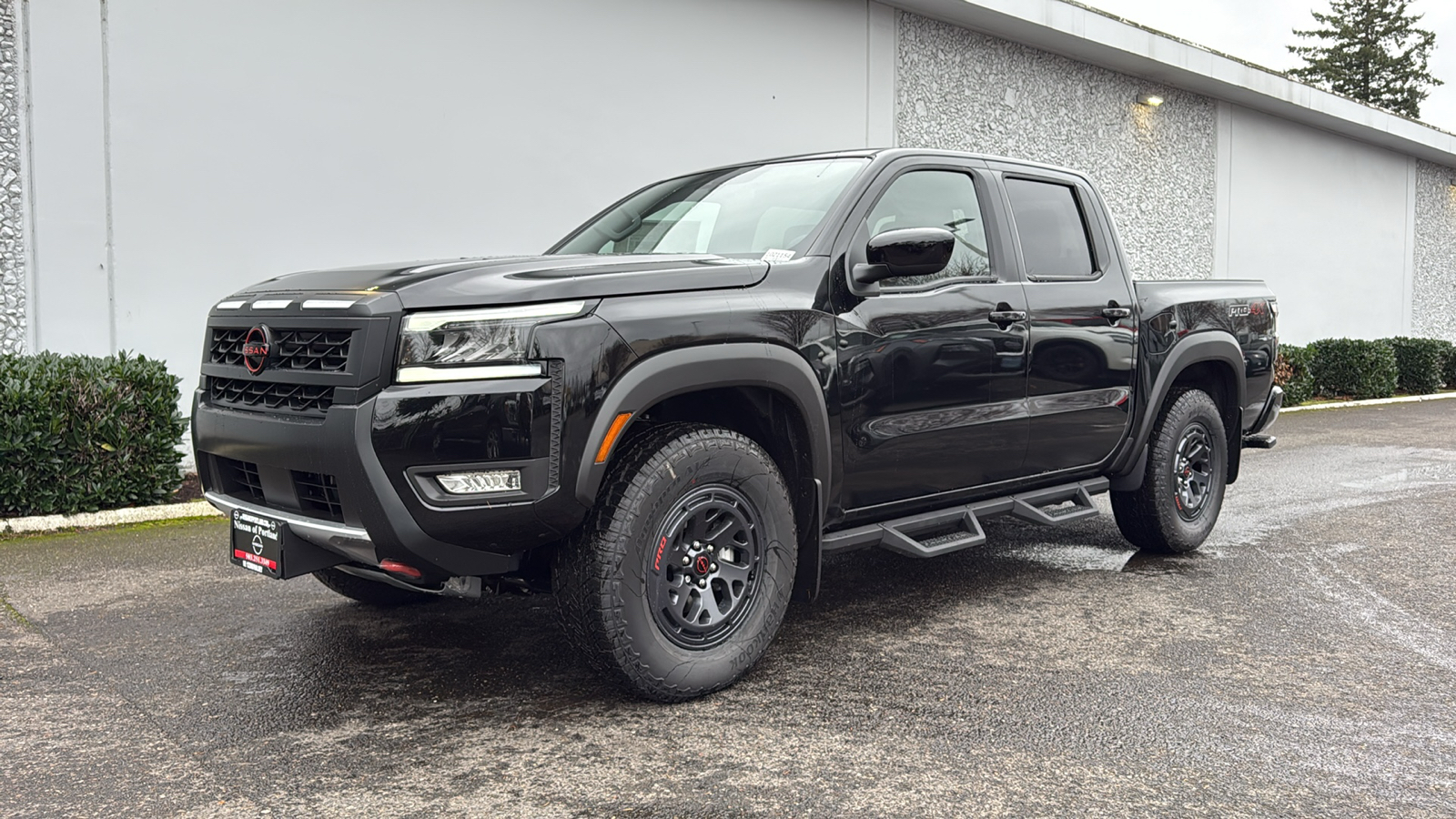 2026 Nissan Frontier photo 3