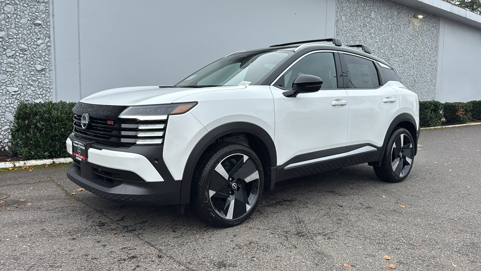 2026 Nissan Kicks SR photo 3