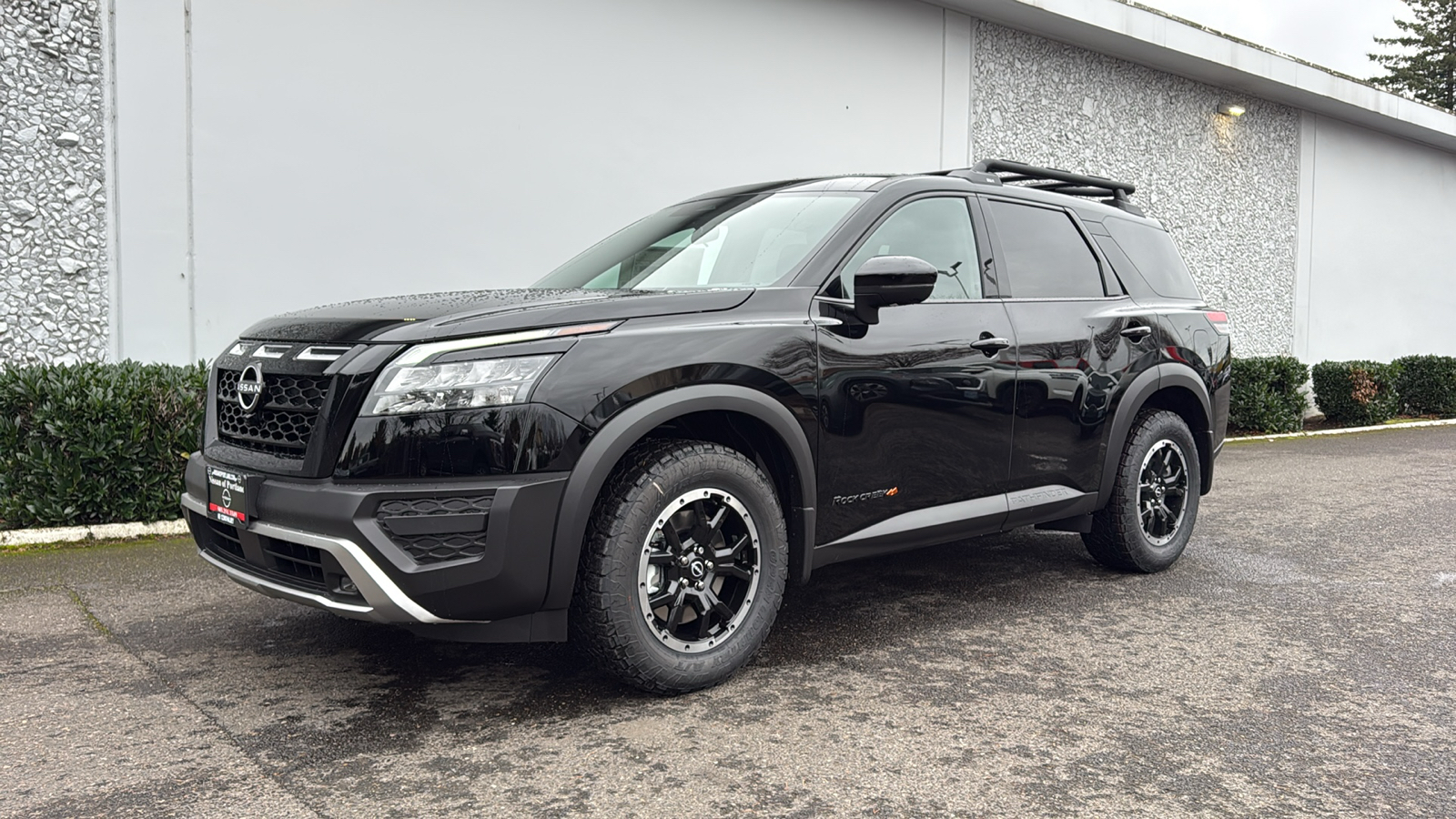 2025 Nissan Pathfinder SL photo 2