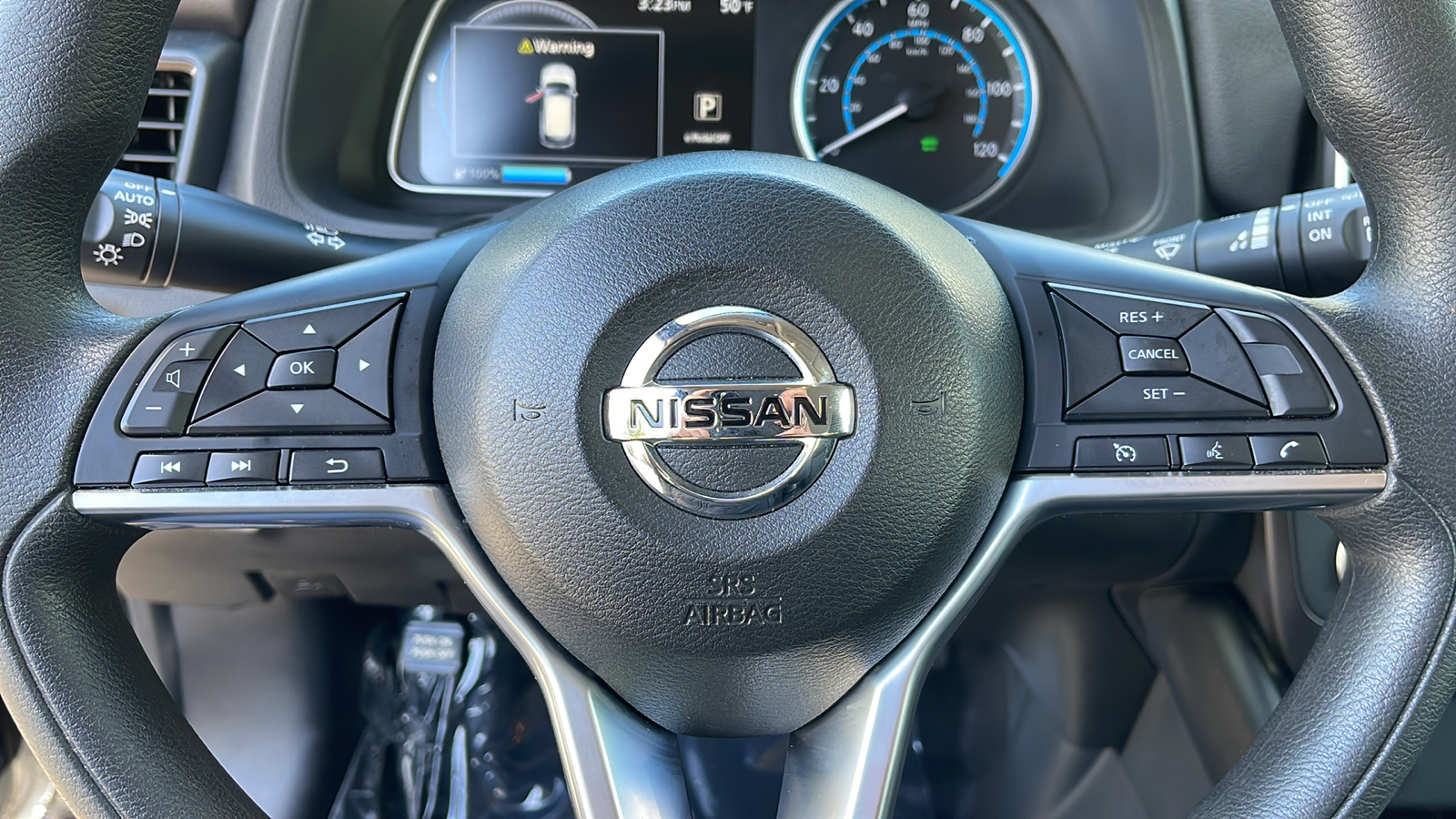 2022 Nissan LEAF S 26