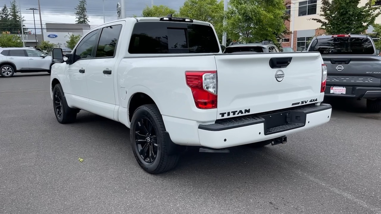 2023 Nissan Titan SV Crew 10