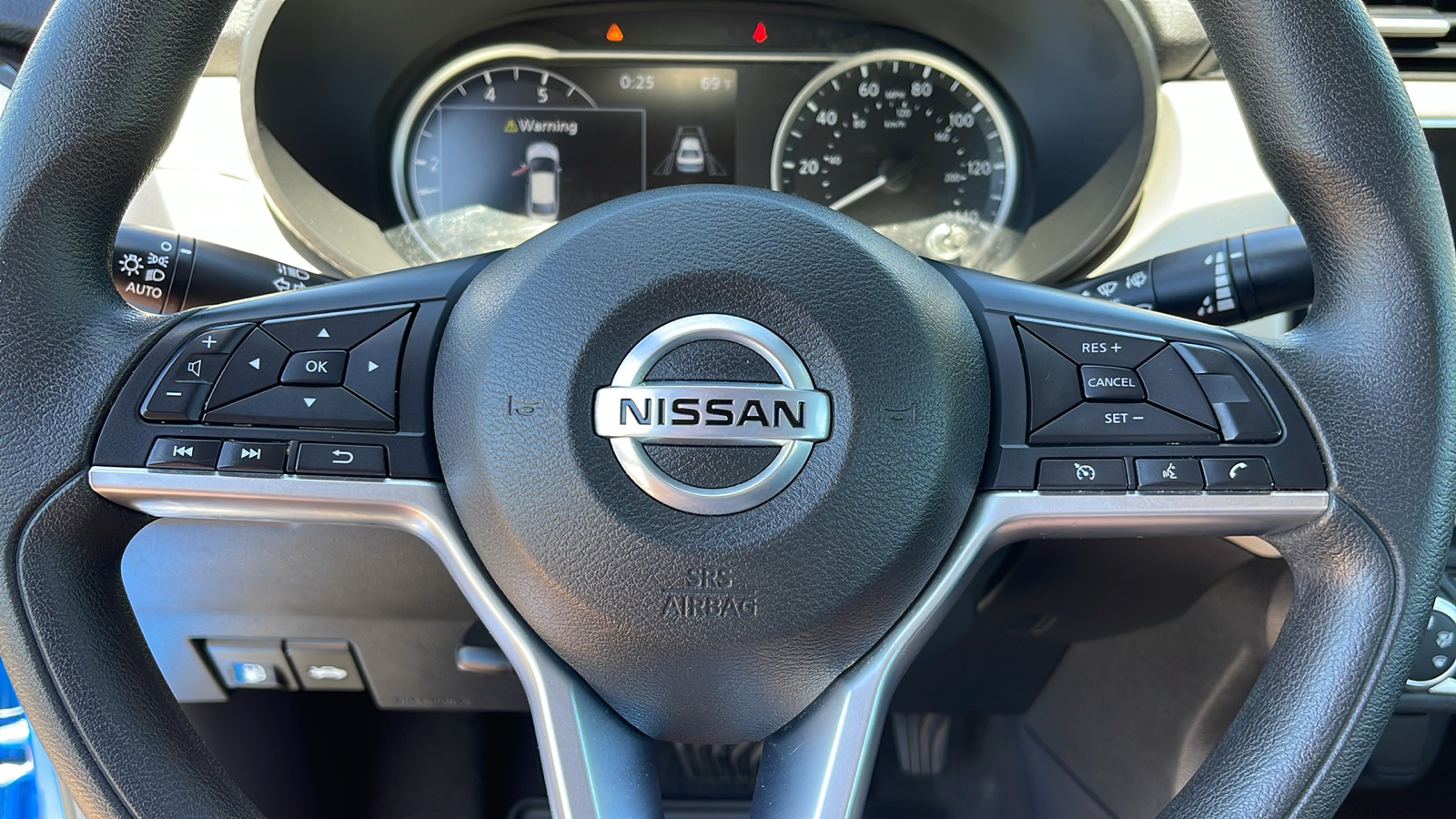 2021 Nissan Versa SV 23