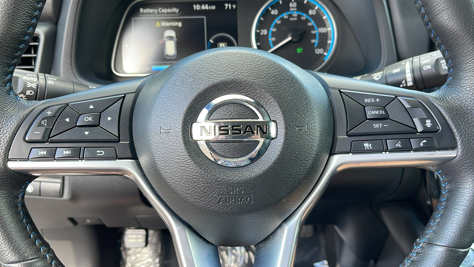 2022 Nissan LEAF SV 24