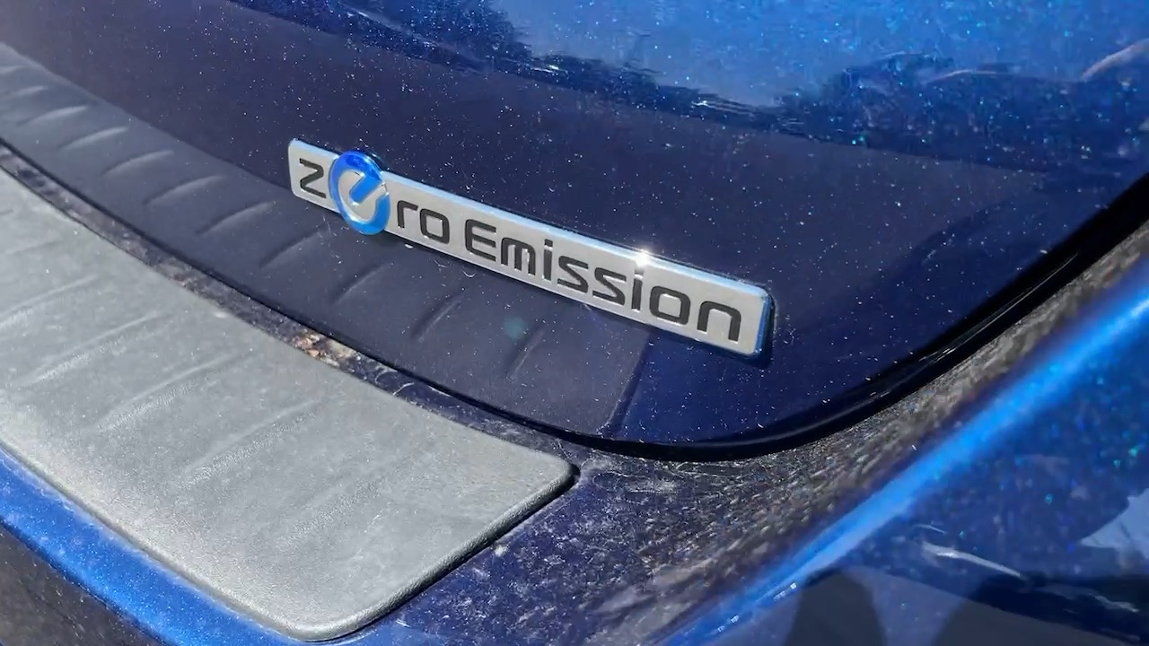 2017 Nissan LEAF SV 8