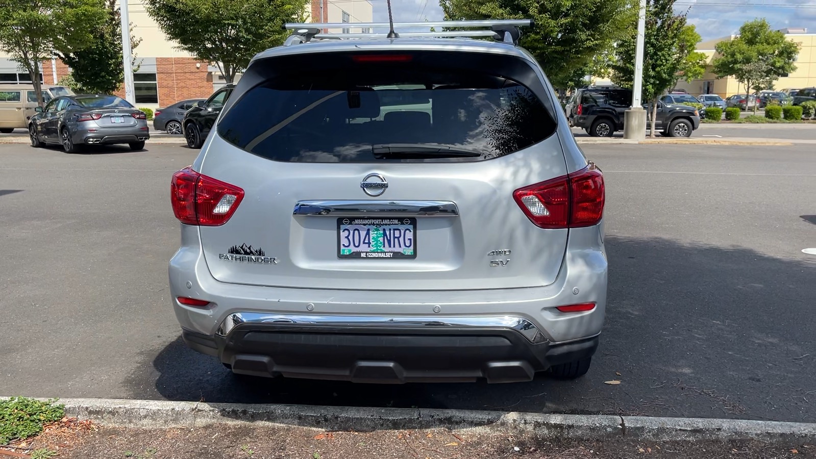 2017 Nissan Pathfinder SV 11