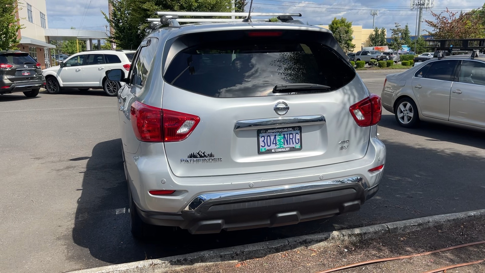 2017 Nissan Pathfinder SV 12