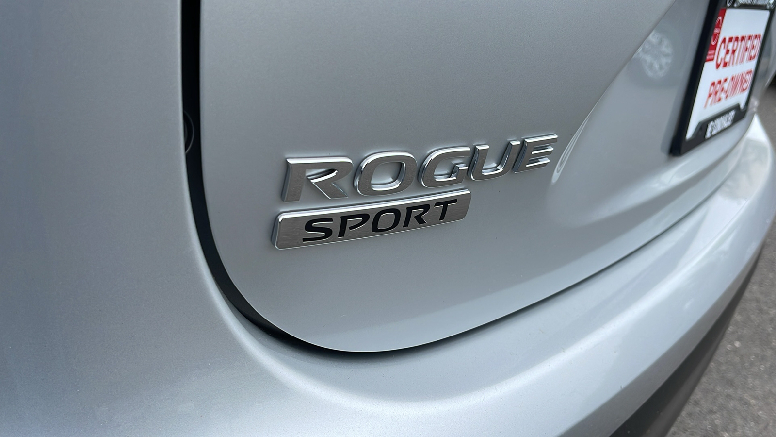 2021 Nissan Rogue Sport S 14