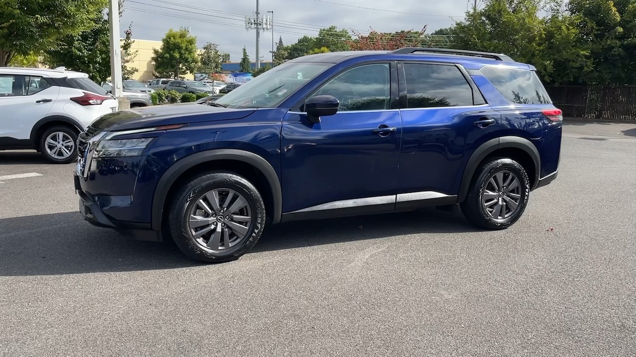 2022 Nissan Pathfinder SV 2