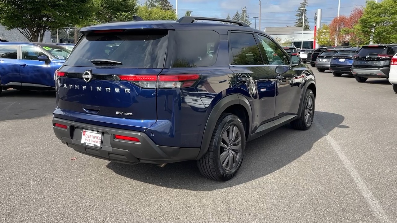 2022 Nissan Pathfinder SV 8