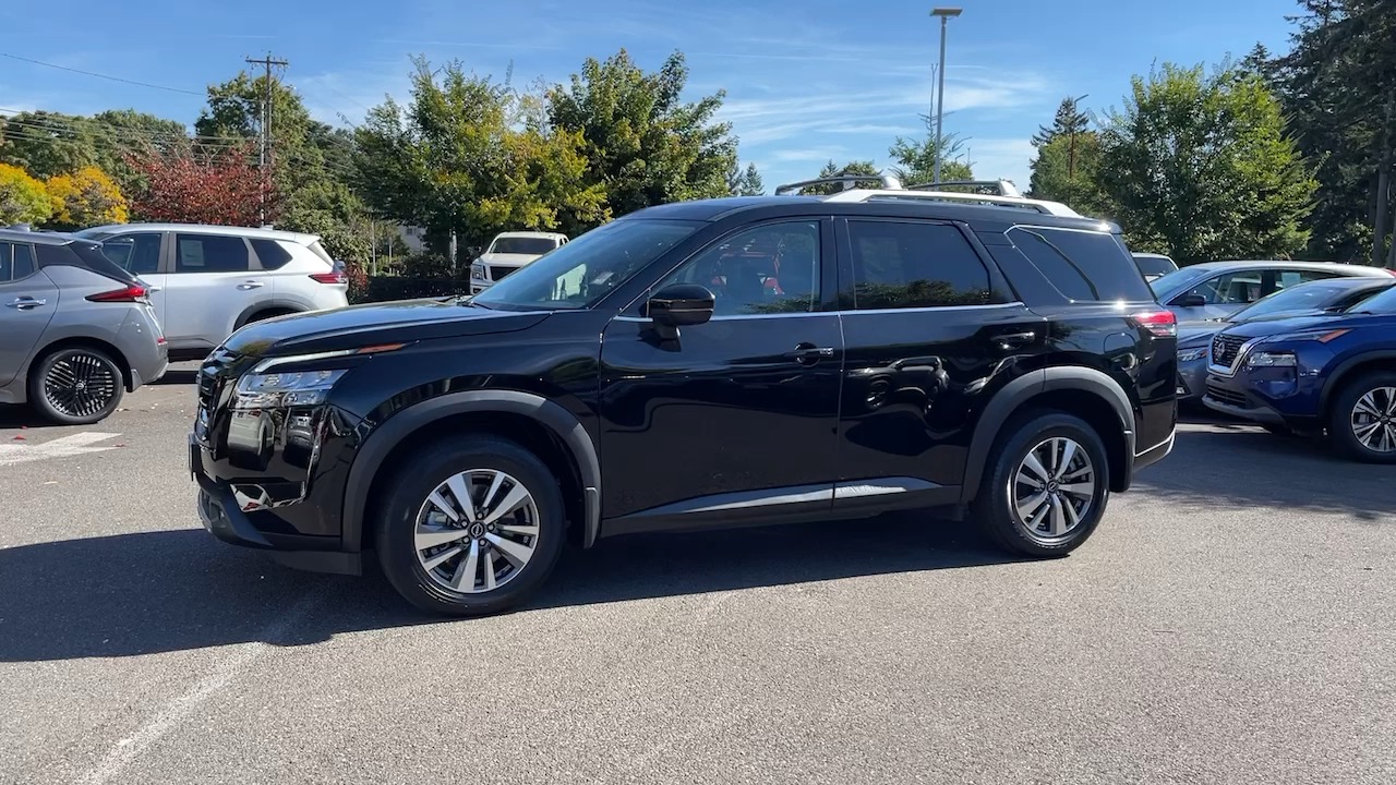 2023 Nissan Pathfinder SL 2