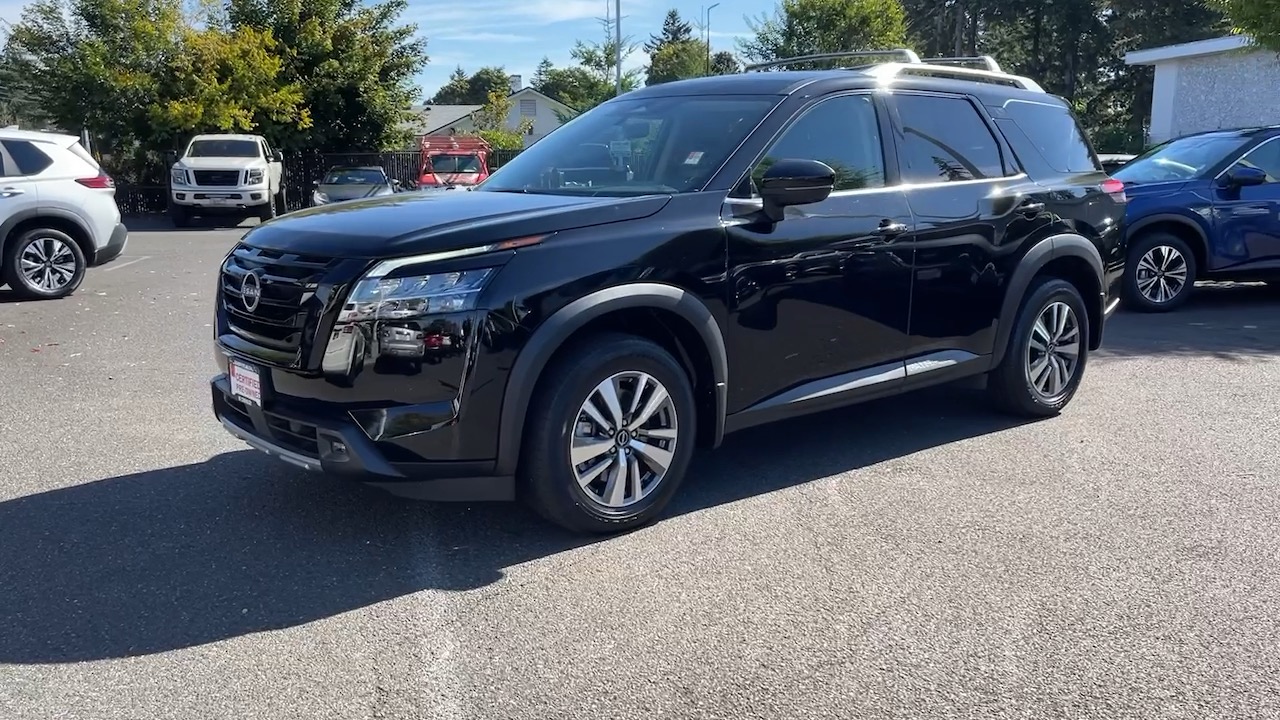 2023 Nissan Pathfinder SL 3