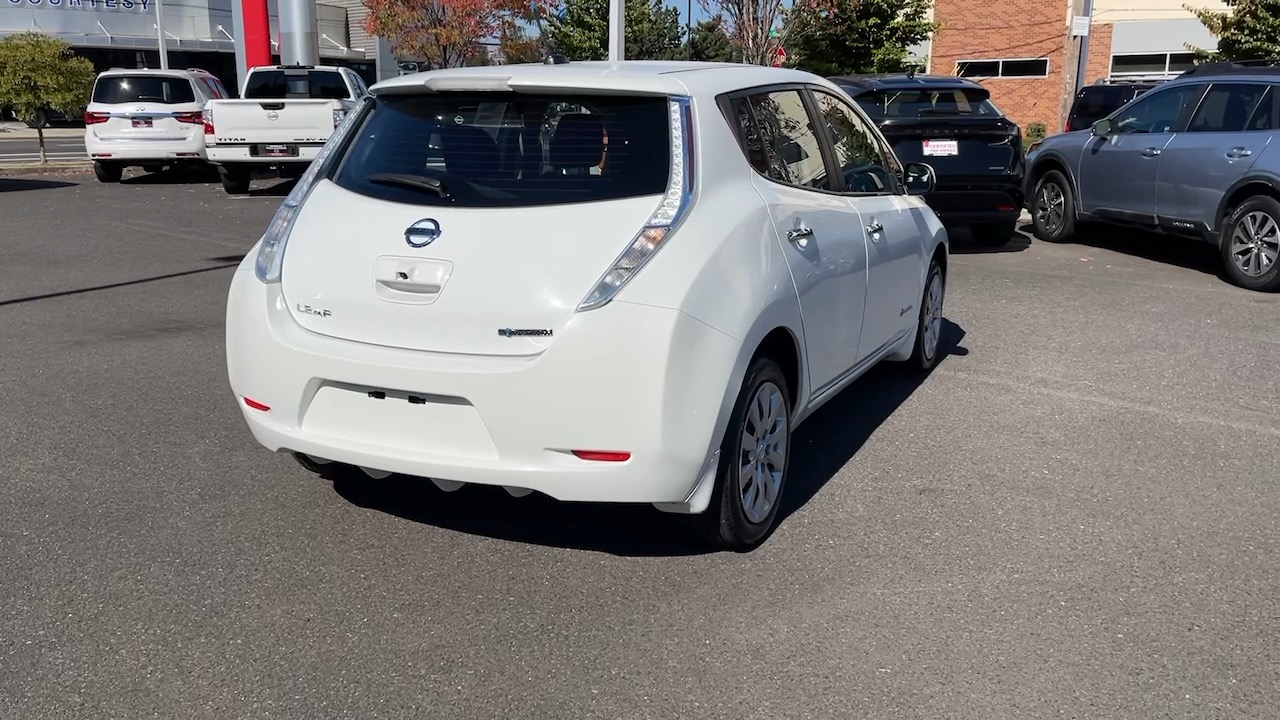 2013 Nissan LEAF S 8