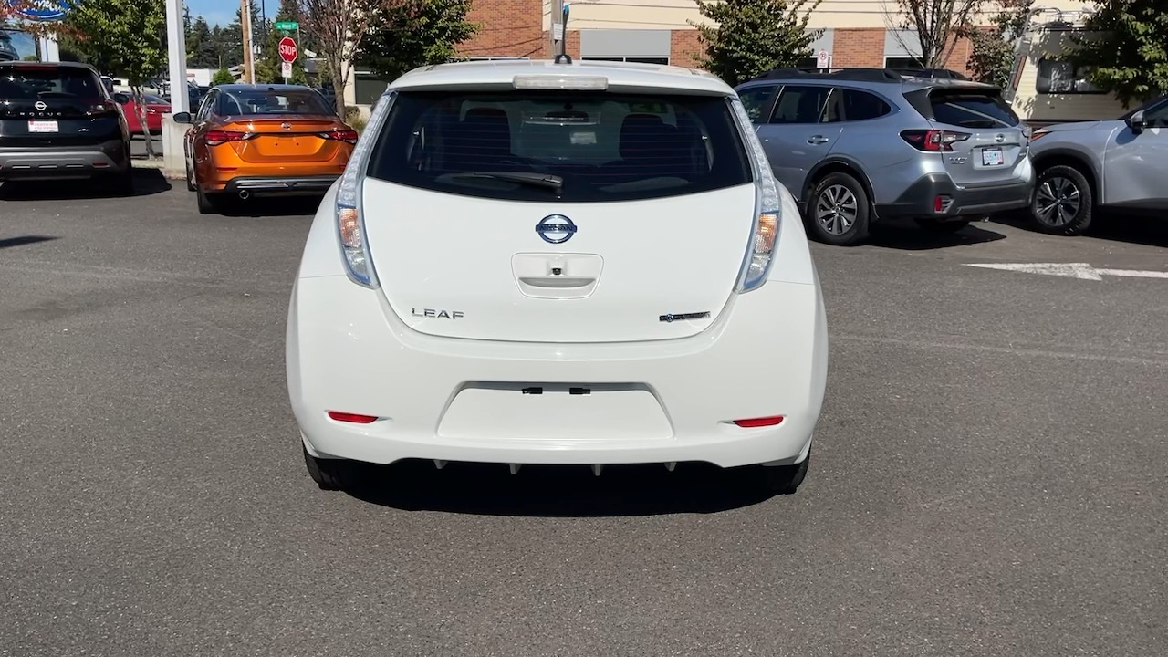 2013 Nissan LEAF S 9