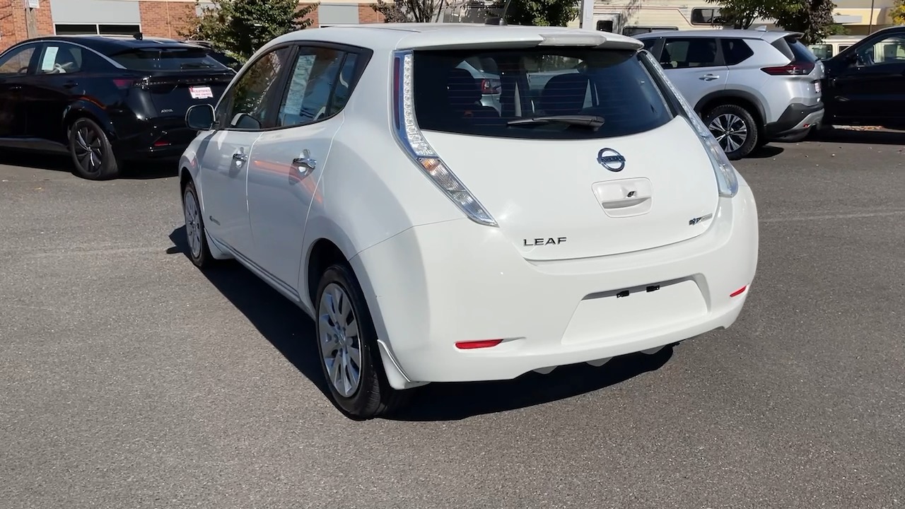 2013 Nissan LEAF S 10