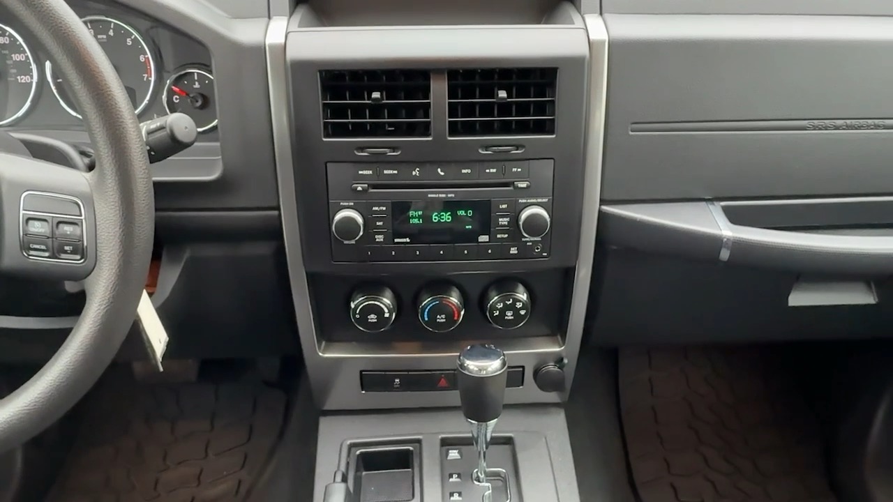 2011 Jeep Liberty Sport 12