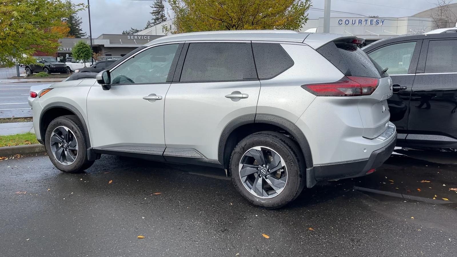 2024 Nissan Rogue SV 9