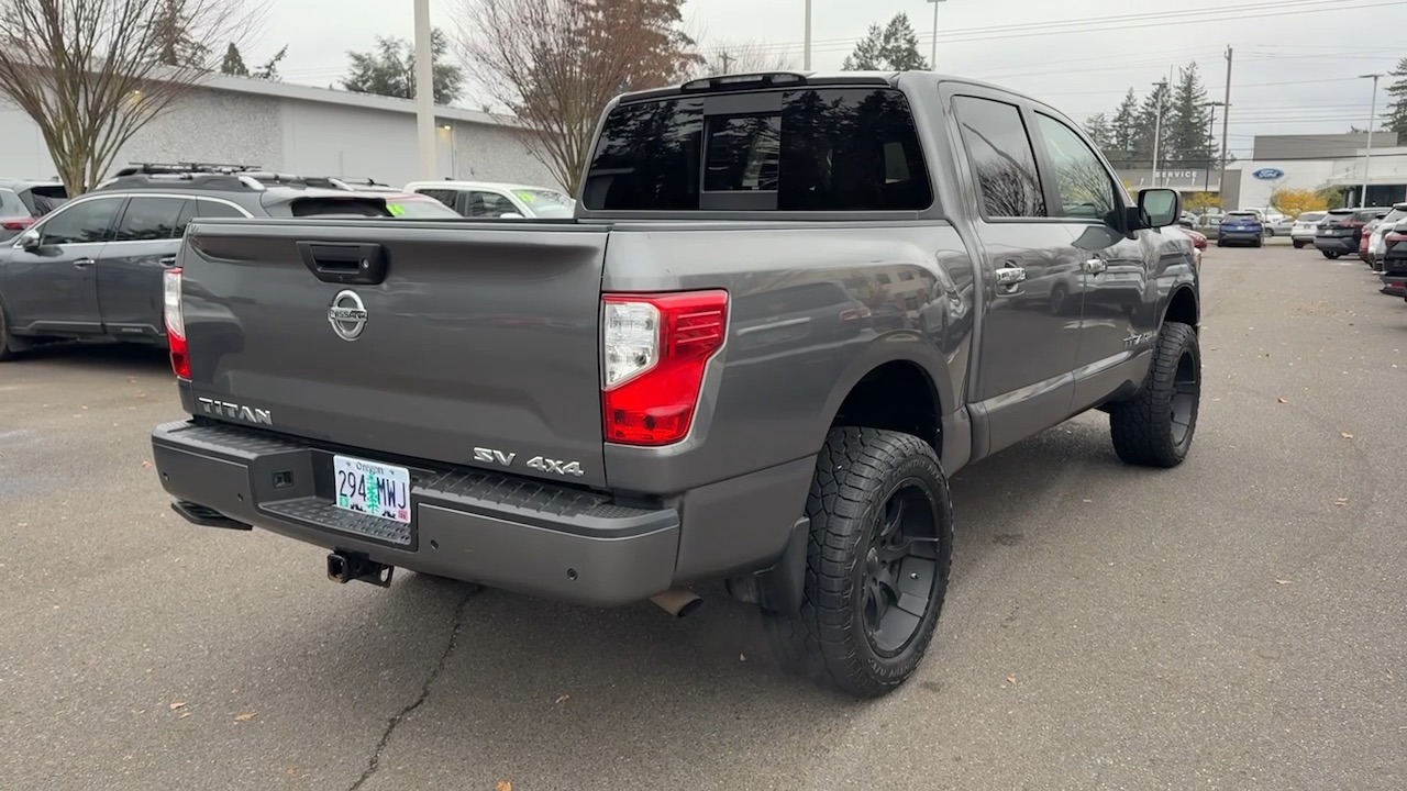 2021 Nissan Titan SV Crew 8