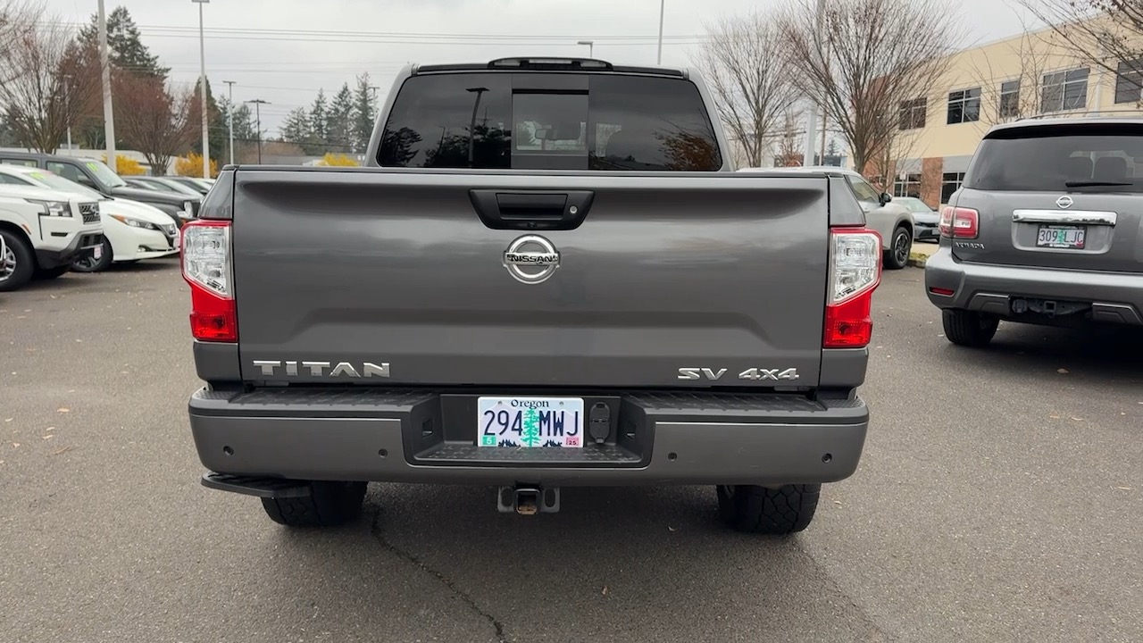 2021 Nissan Titan SV Crew 9