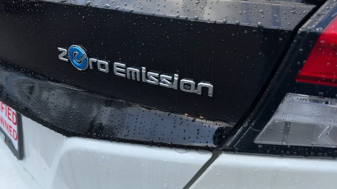 2022 Nissan LEAF SV 7