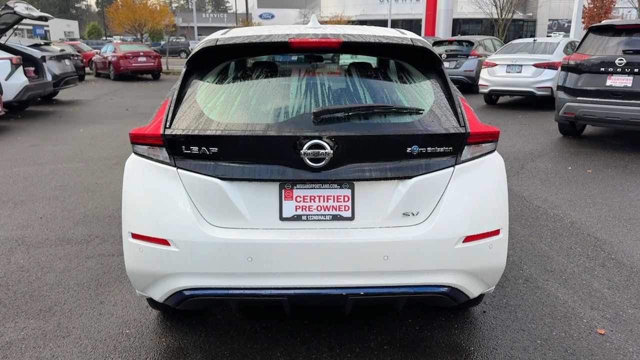 2022 Nissan LEAF SV 10