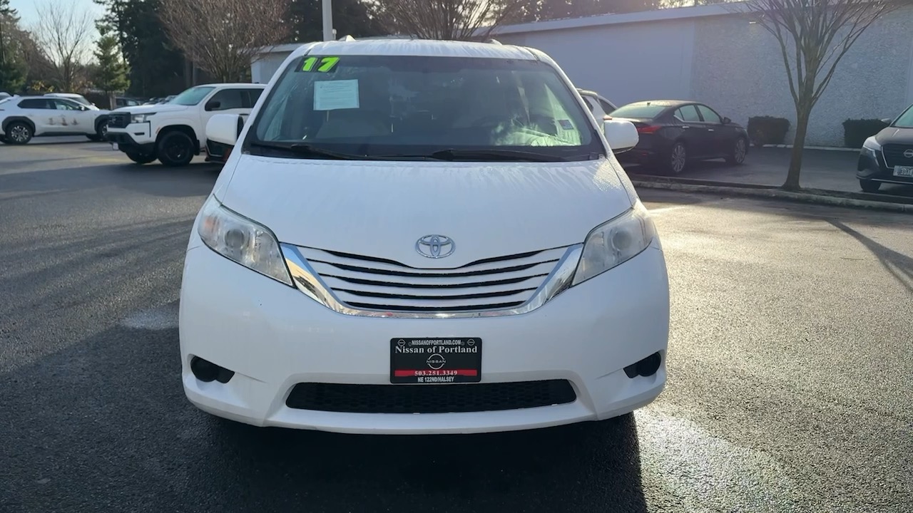 2017 Toyota Sienna LE Auto Access Seat 4