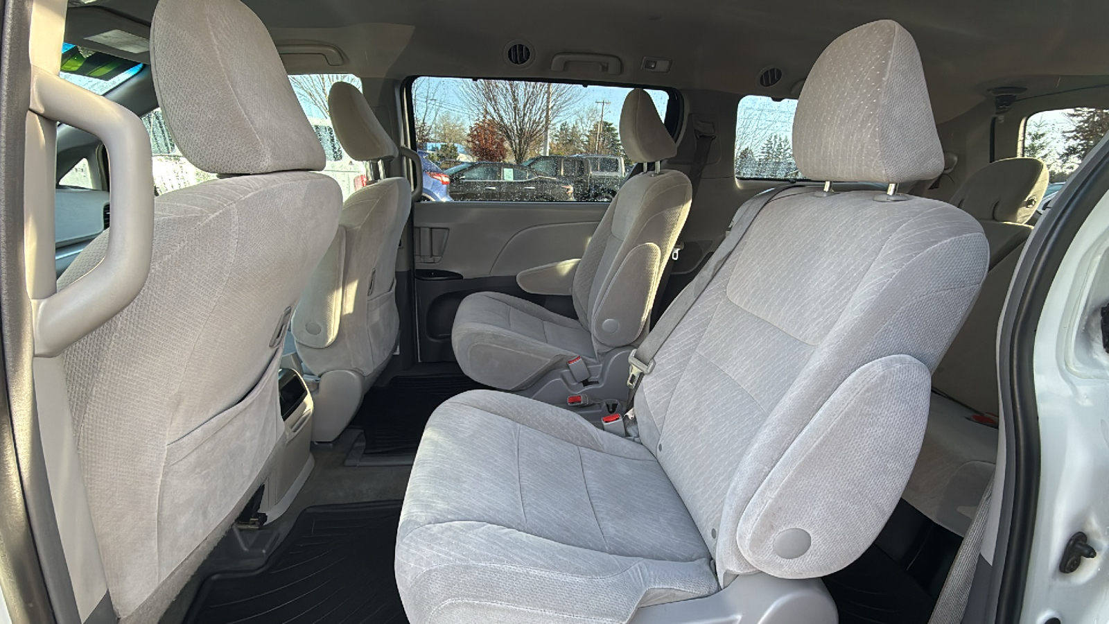 2017 Toyota Sienna LE Auto Access Seat 18