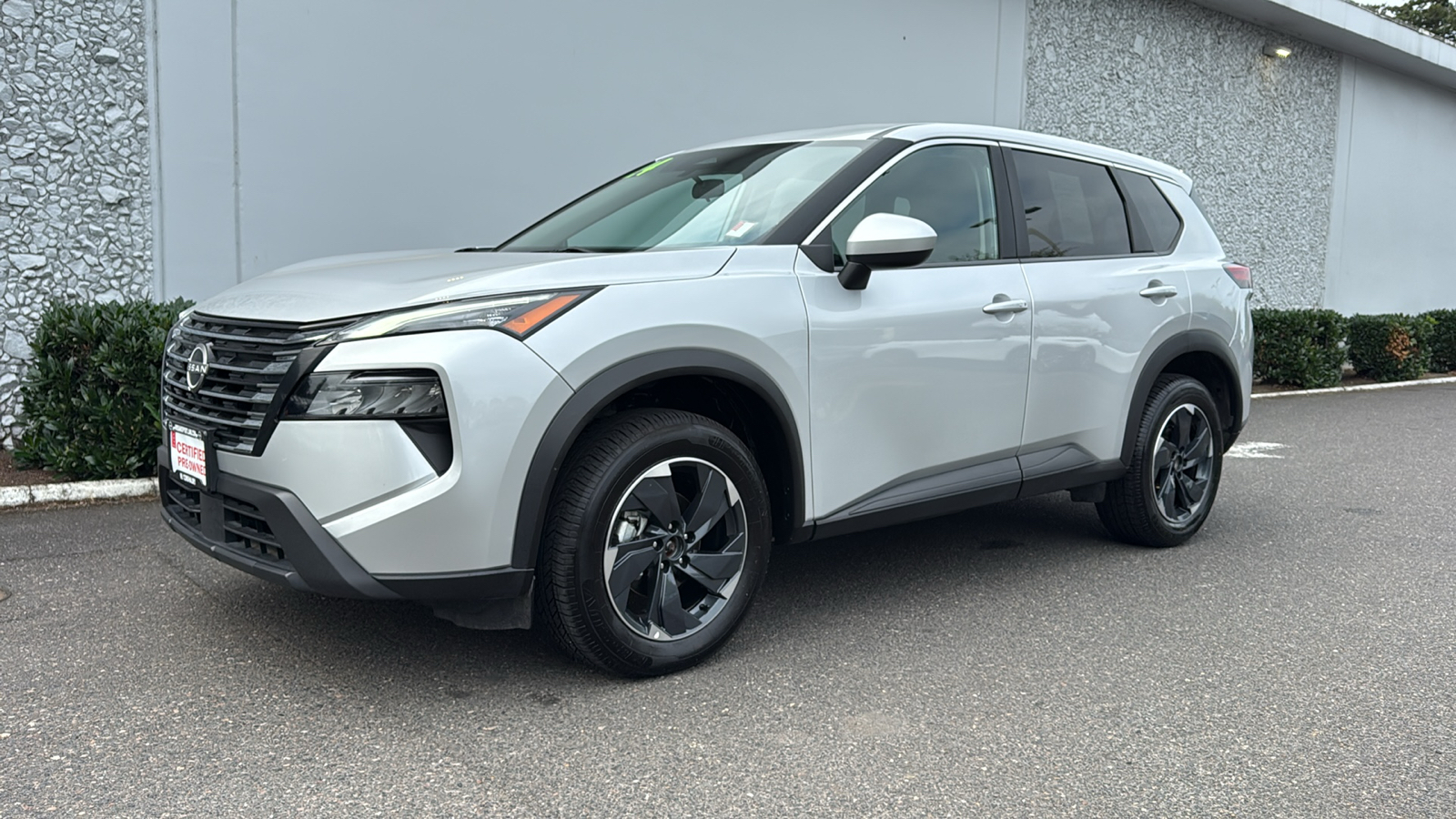 2024 Nissan Rogue SL photo 2