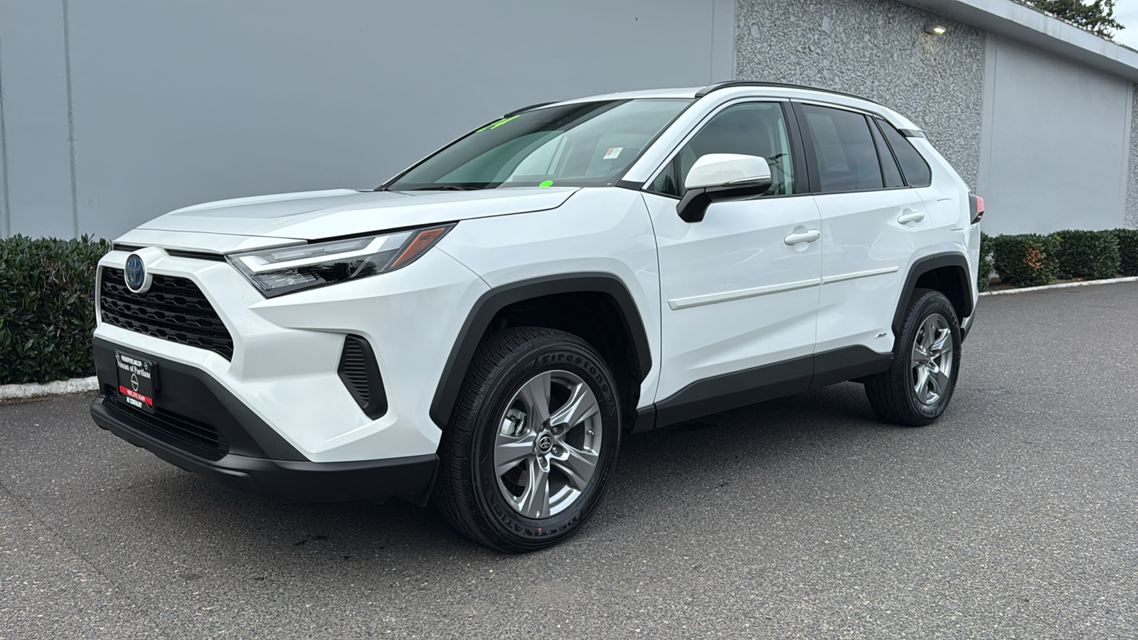 2024 Toyota RAV4 Hybrid XLE photo 2