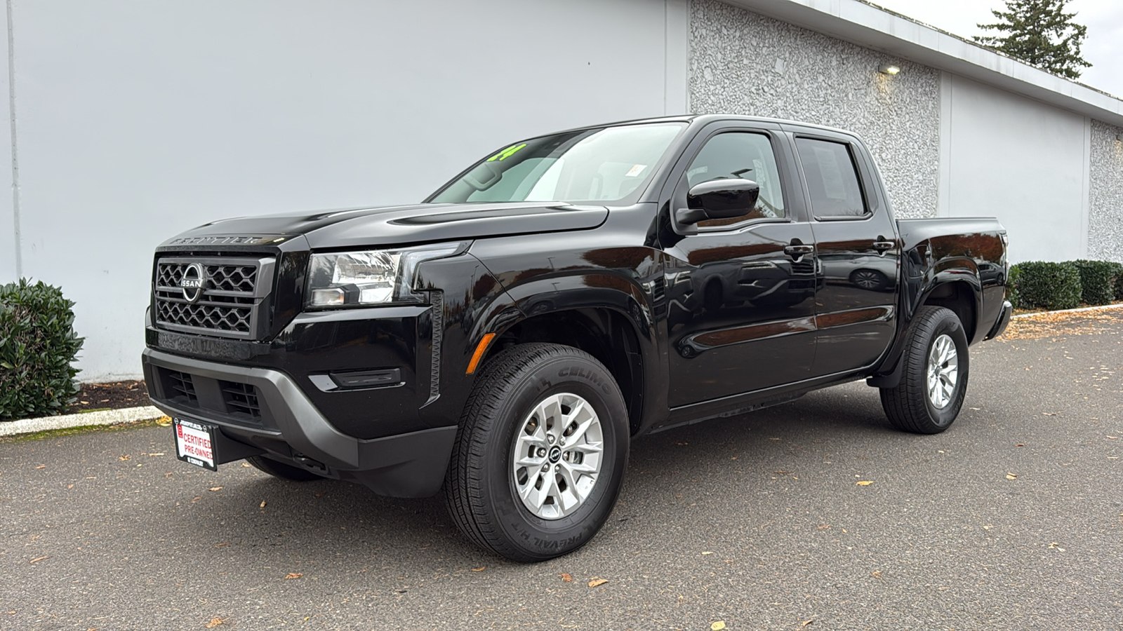 2024 Nissan Pathfinder SV photo 2