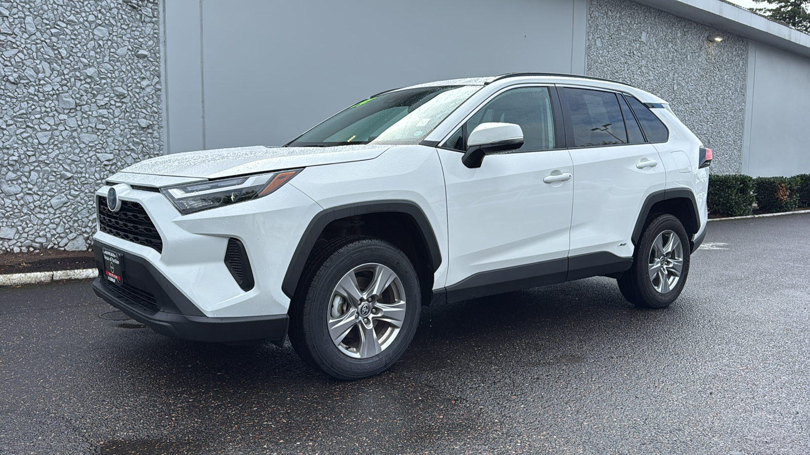 2021 Toyota RAV4 XLE photo 3