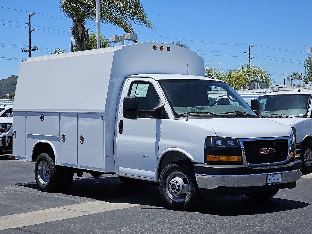 2024 GMC Savana Cutaway Work Van 2