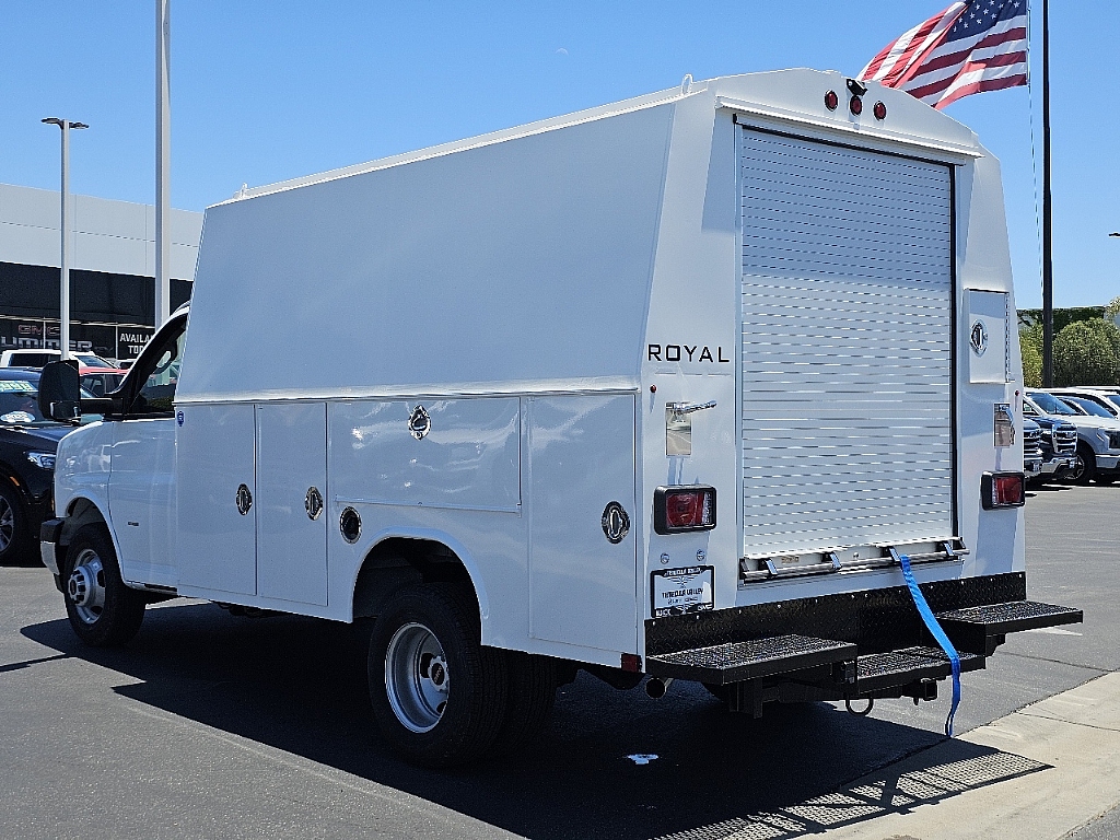 2024 GMC Savana Cutaway Work Van 18