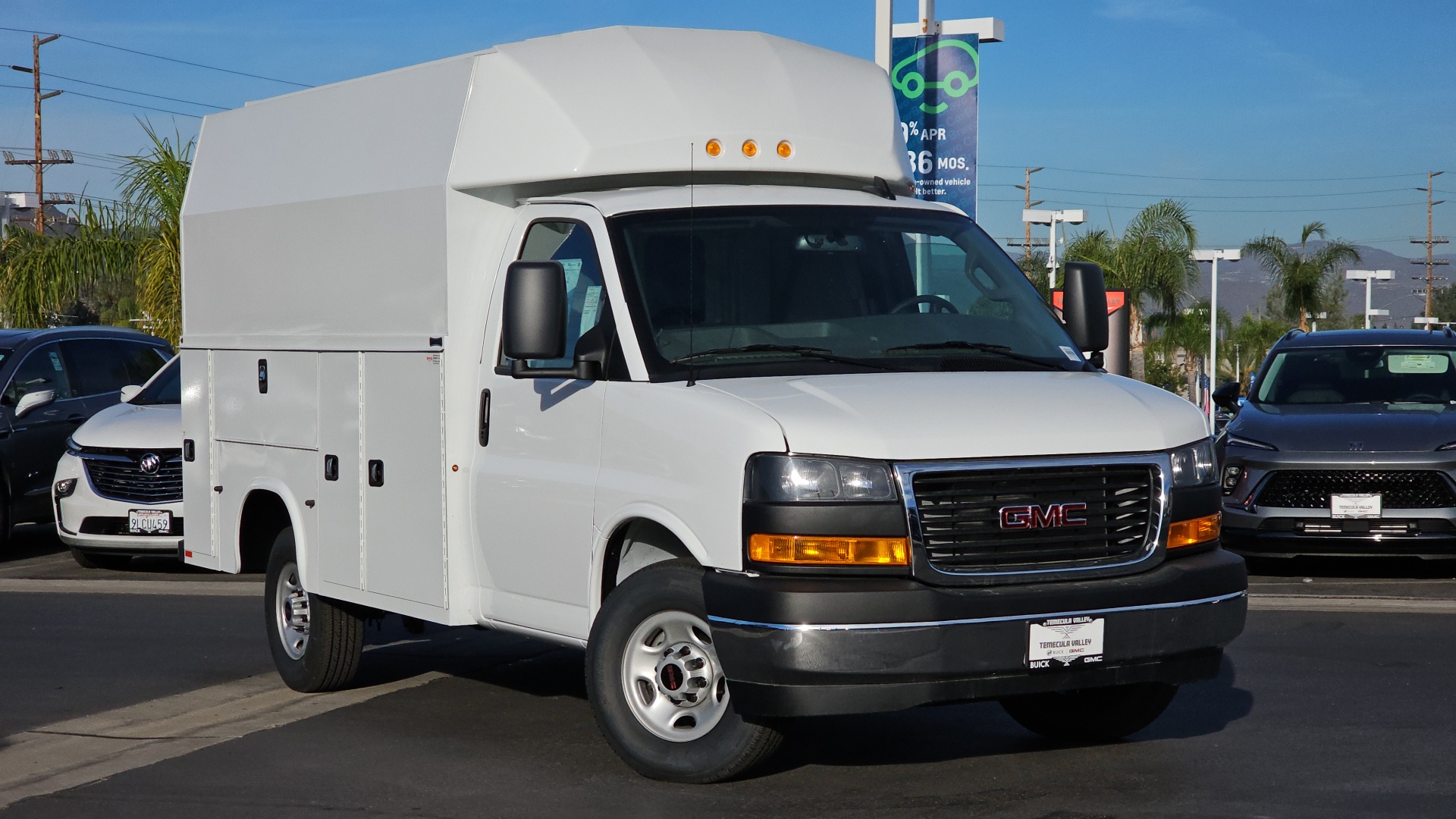 2024 GMC Savana Cutaway Work Van 2