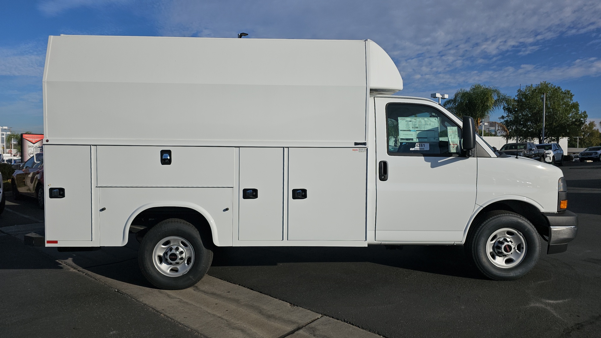 2024 GMC Savana Cutaway Work Van 7