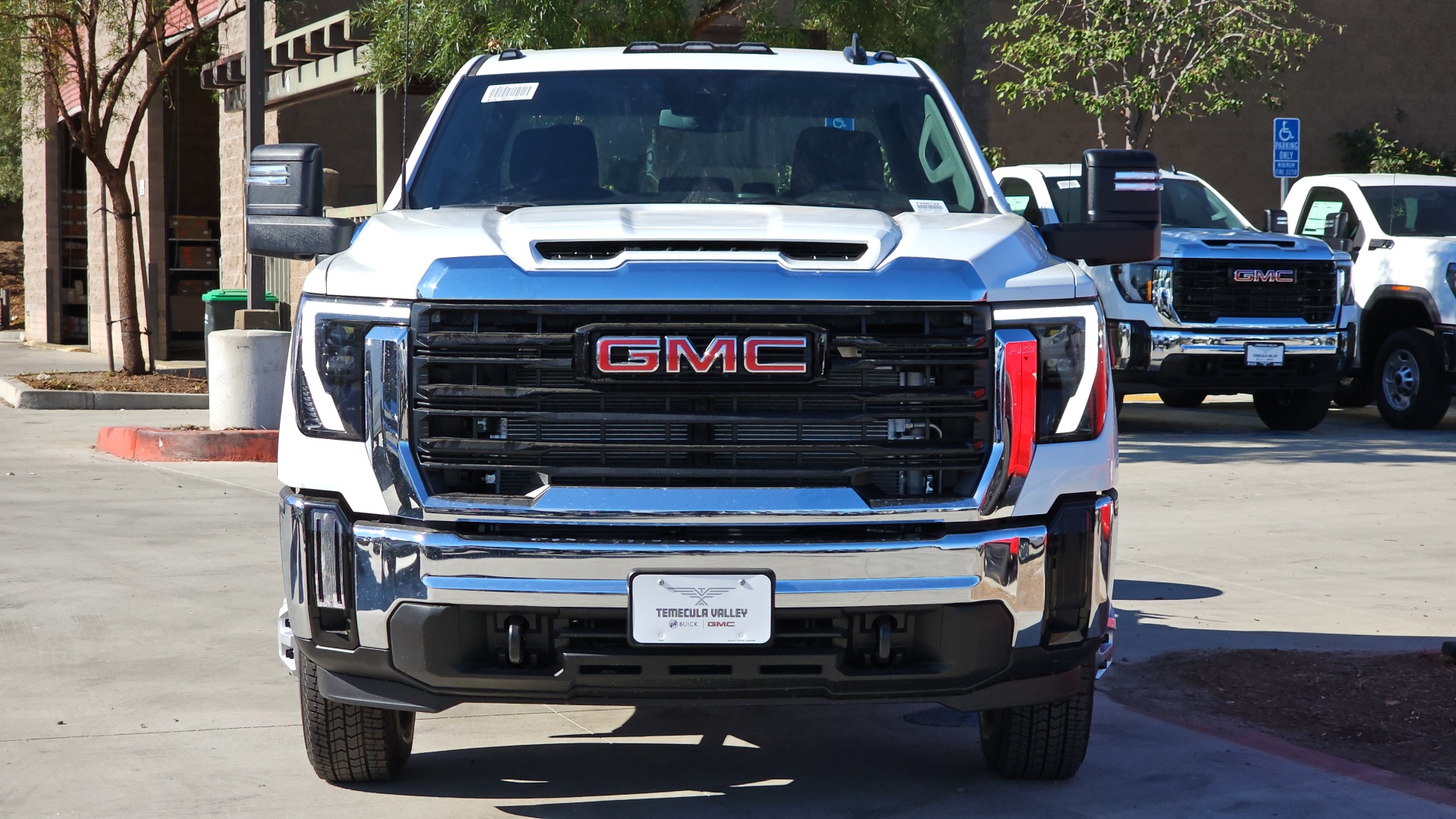 2025 GMC Sierra 3500HD Chassis Pro 5