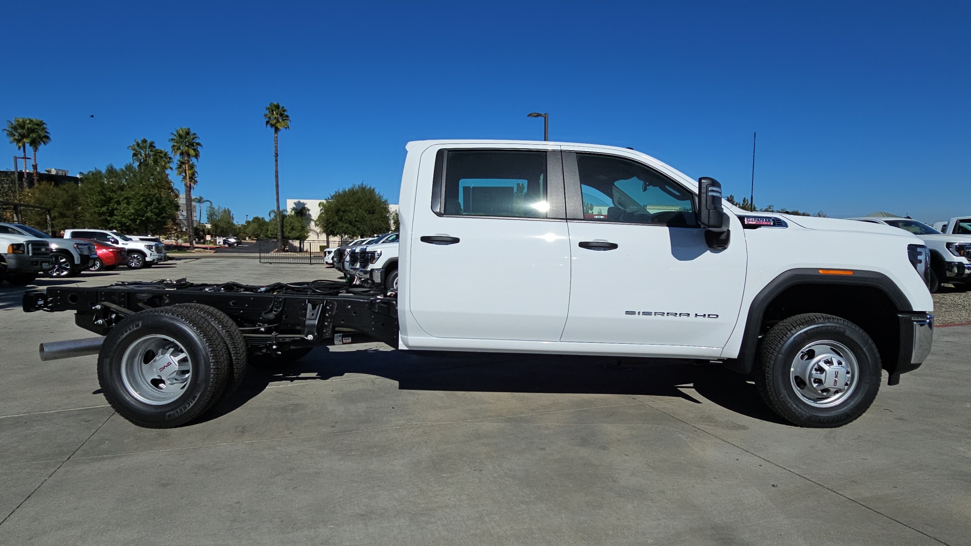 2025 GMC Sierra 3500HD Chassis Pro 7