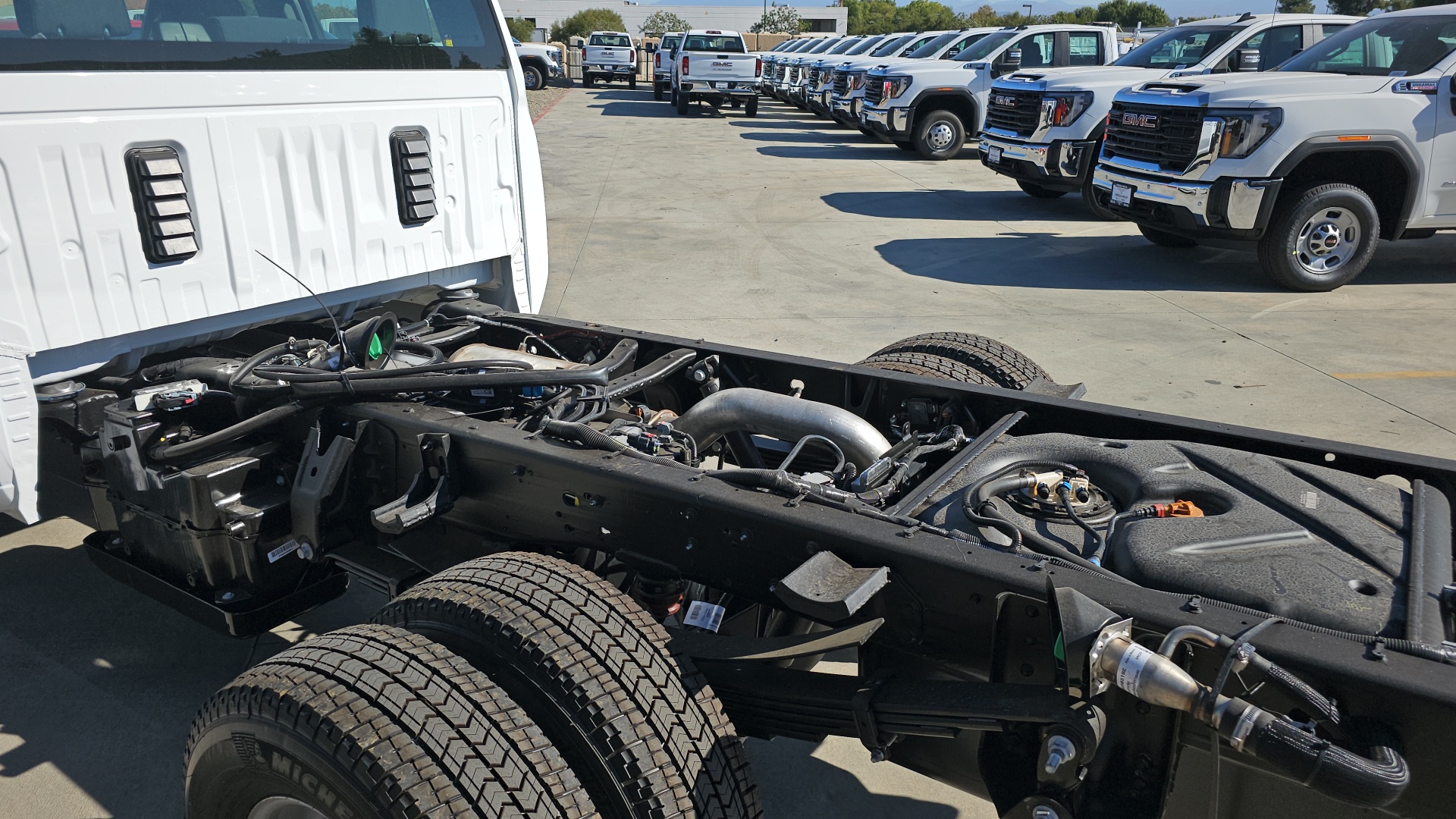 2025 GMC Sierra 3500HD Chassis Pro 14