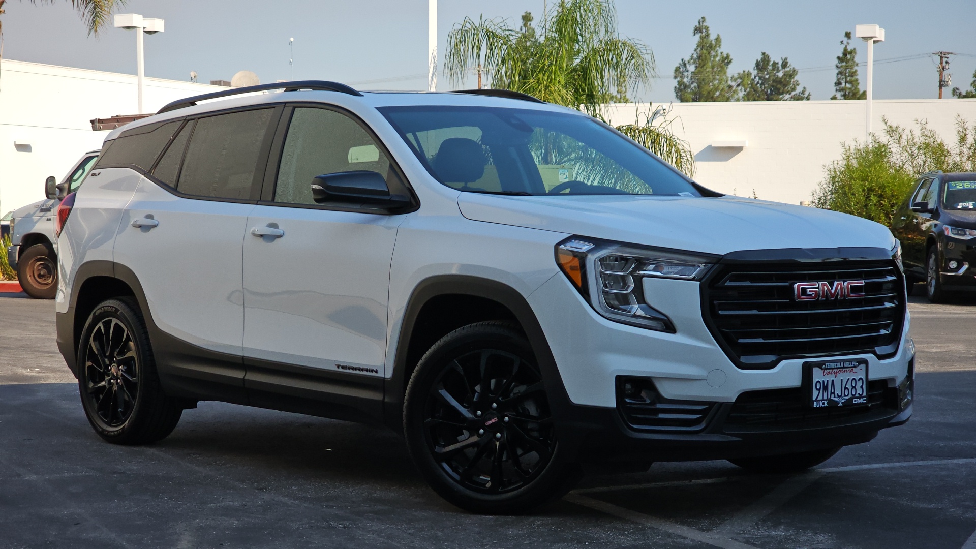 2024 GMC Terrain AWD SLT 2