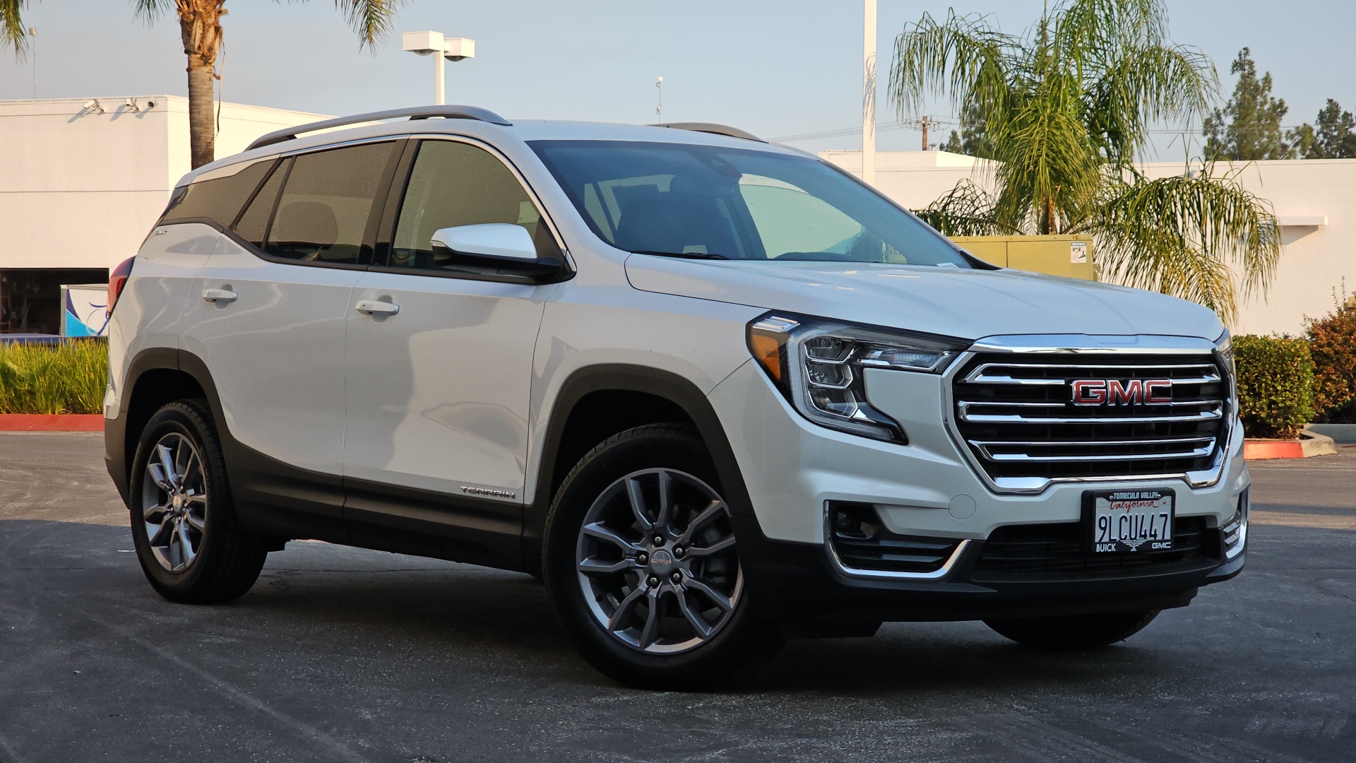 2024 GMC Terrain AWD SLT 2