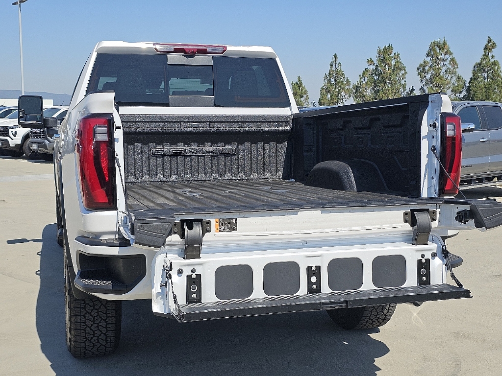 2024 GMC Sierra 2500HD 4WD Crew Cab Standard Bed Denali 14