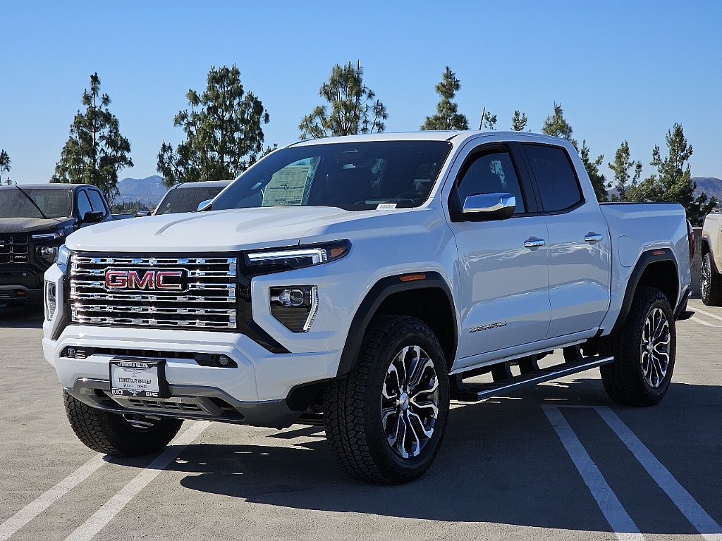 2024 GMC Canyon 4WD Denali 17