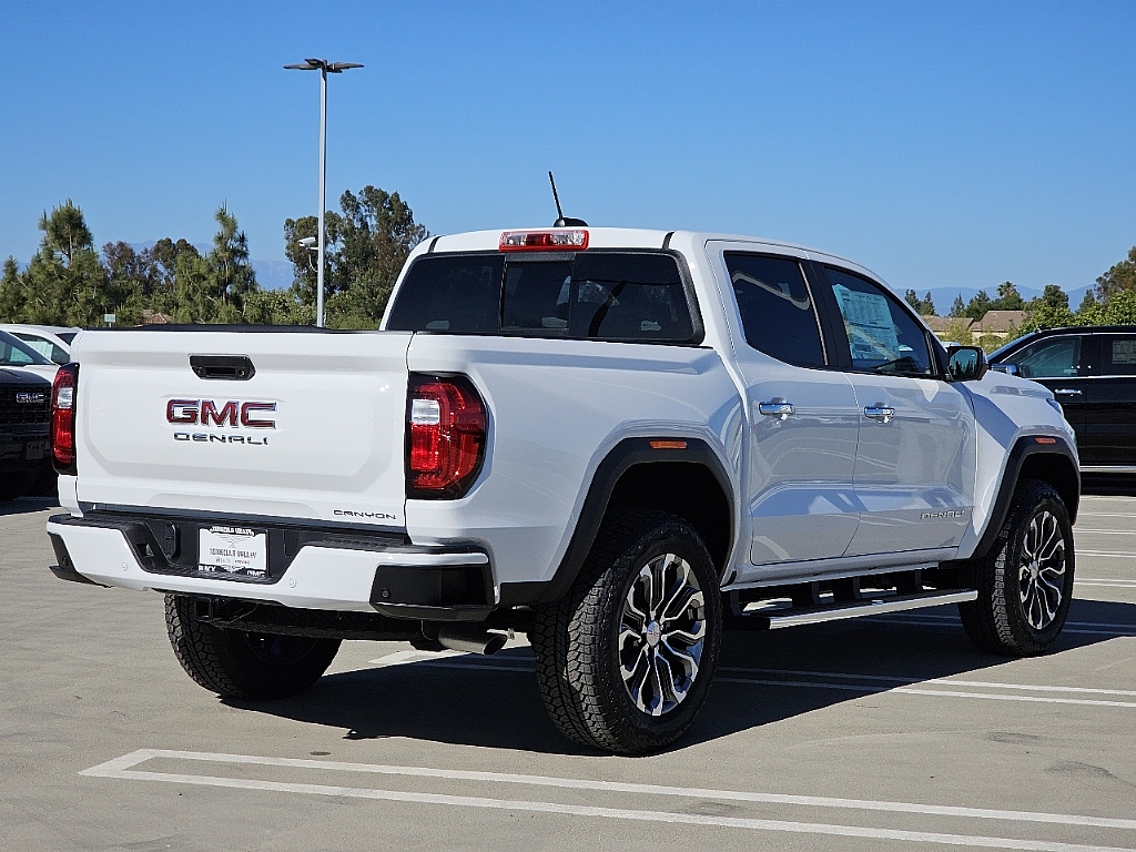 2024 GMC Canyon 4WD Denali 23