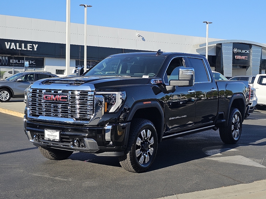 2024 GMC Sierra 2500HD 4WD Crew Cab Standard Bed Denali 17