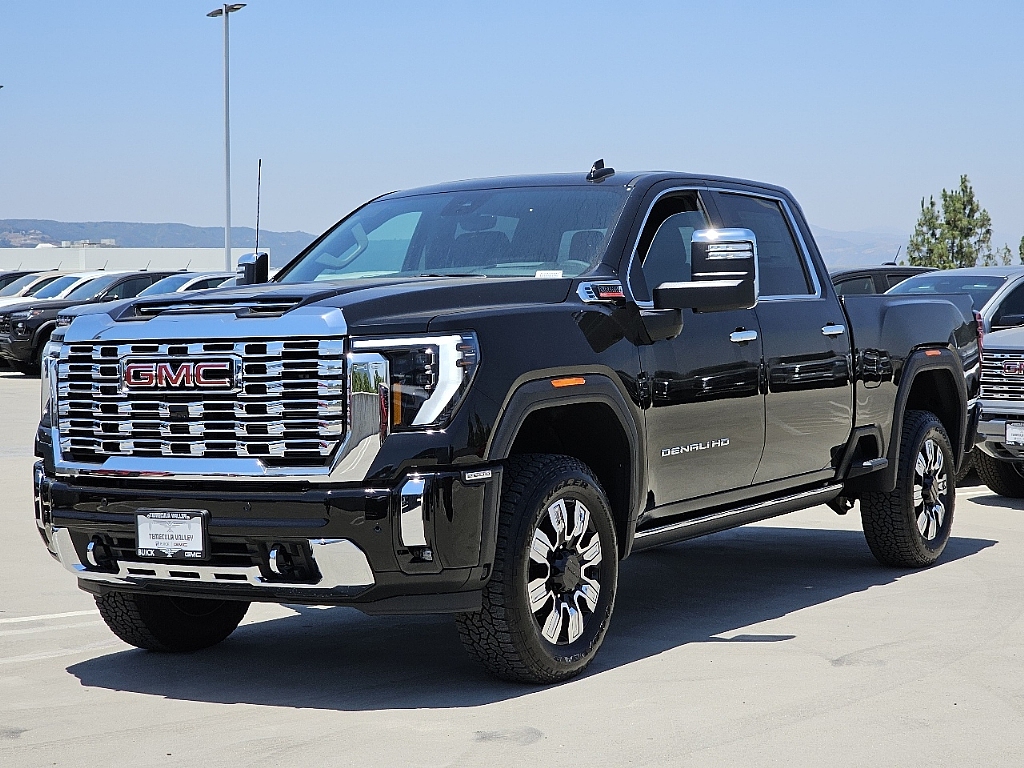 2024 GMC Sierra 2500HD 4WD Crew Cab Standard Bed Denali 17