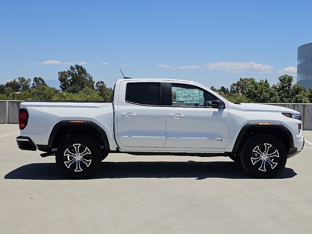 2024 GMC Canyon 4WD AT4 18