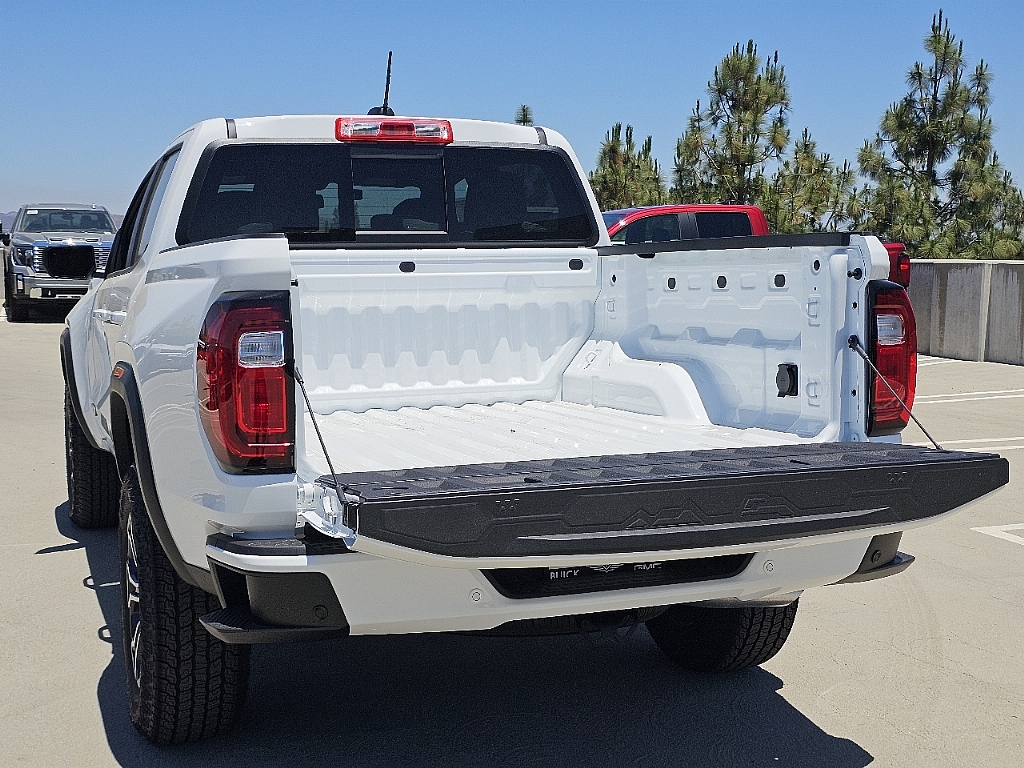 2024 GMC Canyon 4WD AT4 19