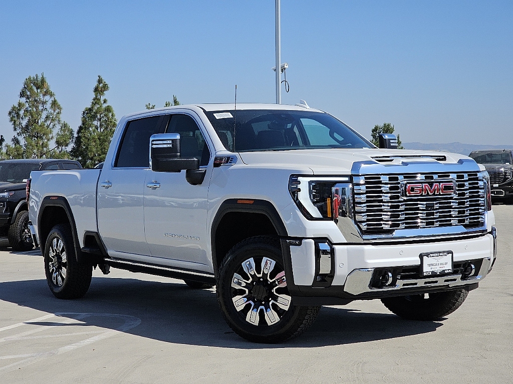 2024 GMC Sierra 2500HD 4WD Crew Cab Standard Bed Denali 2