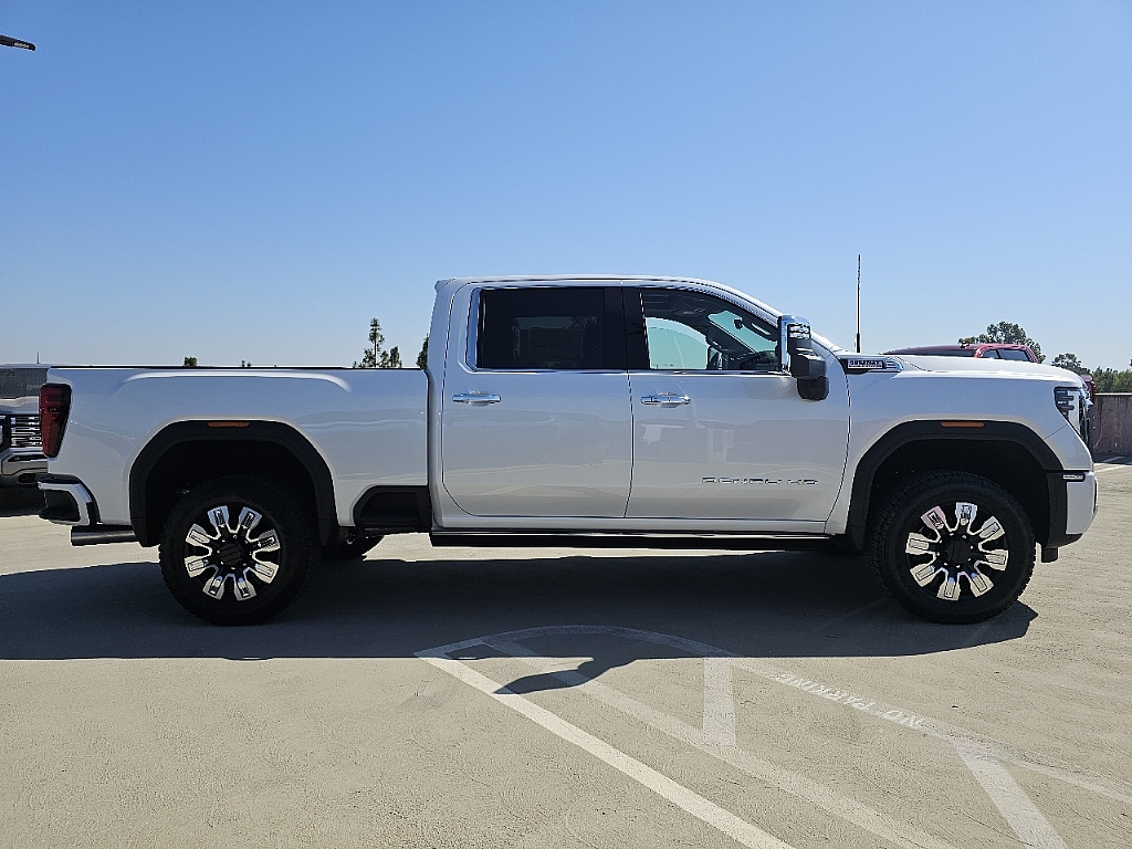 2024 GMC Sierra 2500HD 4WD Crew Cab Standard Bed Denali 20